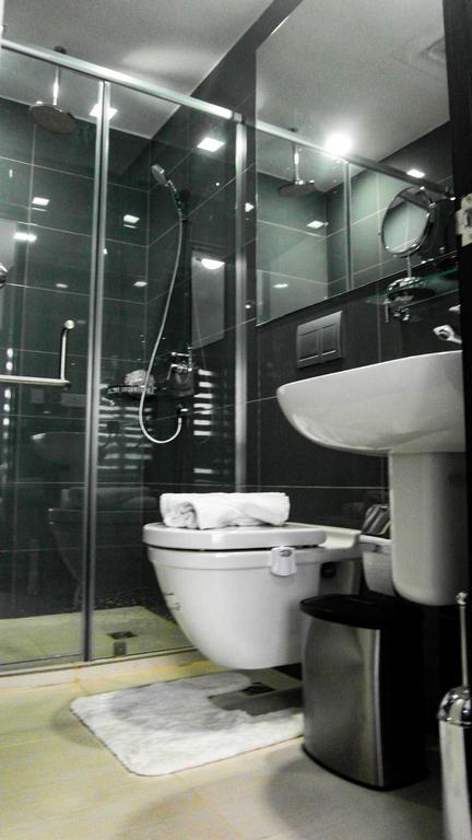 Modern Luxury Lower Penthouse Unit Manila Exterior foto